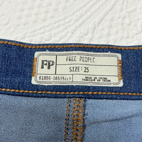 ⭐️Free People Patchwork denim short Shorts size 25 - Picture 5 of 12